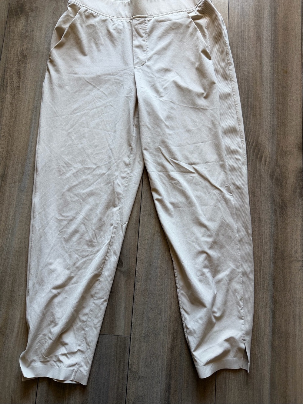 Athleta women’s Khaki Stretch Chinos in Cream